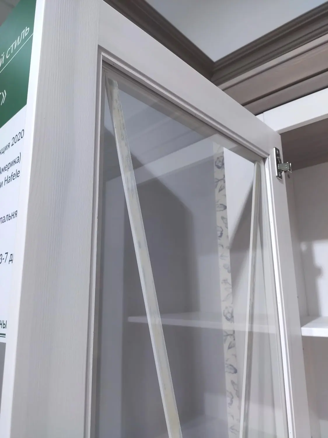 Шкаф Форест для посуды узкий 1-дверный с 2-я ящиками белый воск/серый