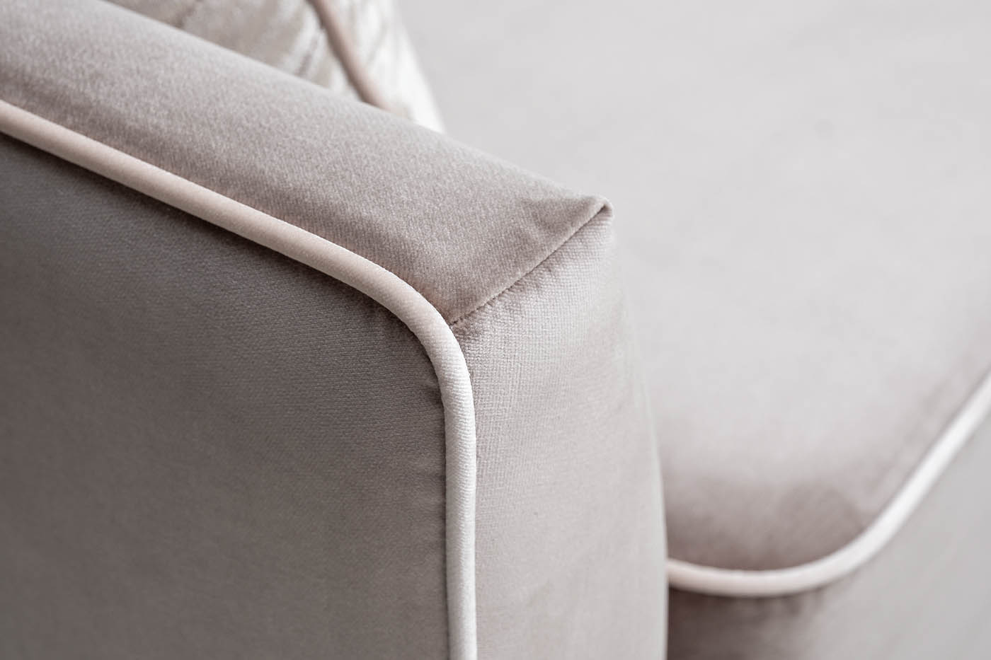 Диван Mores(K)кант трехместный раскладной, вельвет бежевый Velv SBEG+Velv ECRU+Umbr SBEG