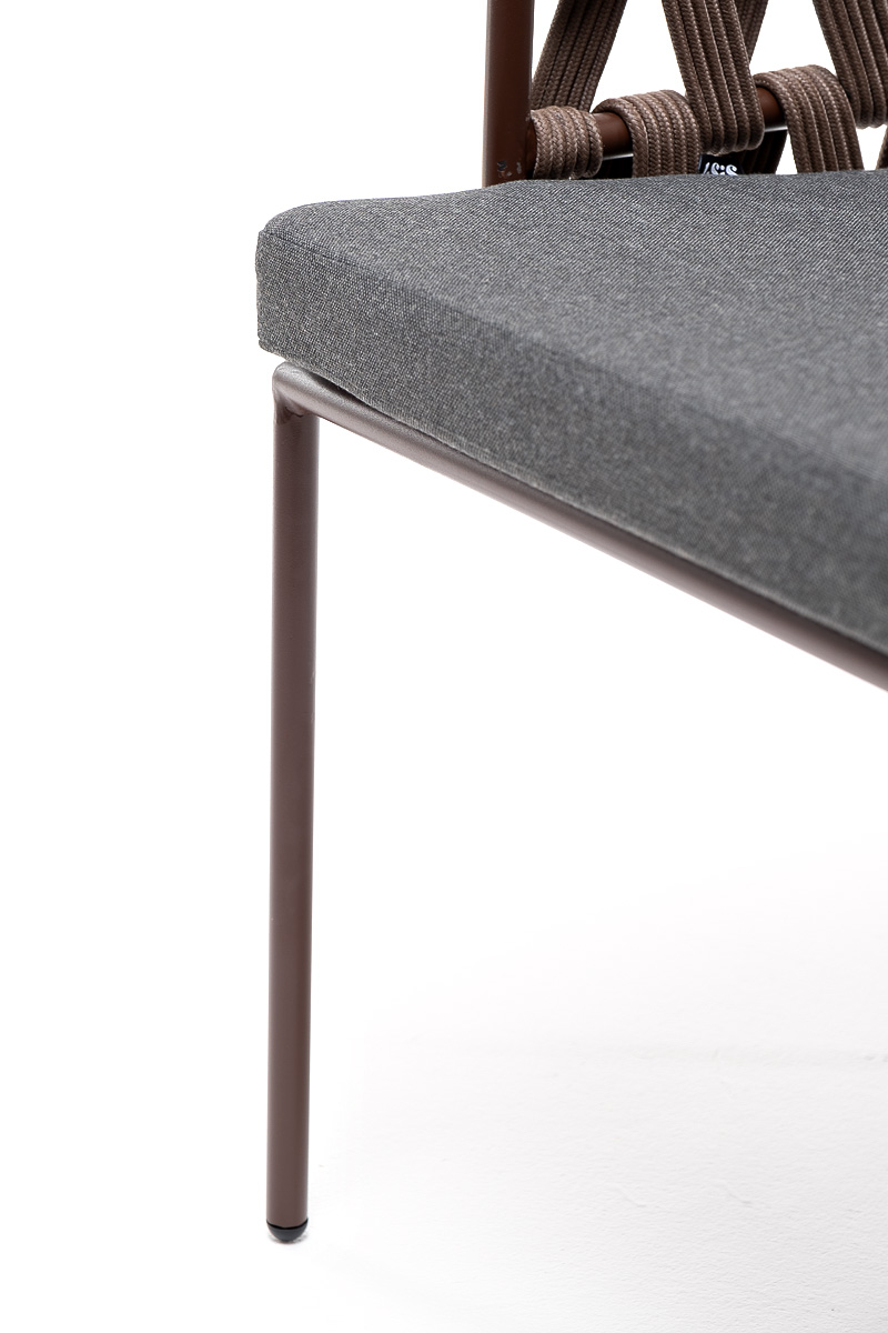 "Диего" стул плетеный из роупа, каркас из стали коричневый (RAL8016) муар, роуп коричневый круглый, ткань серая